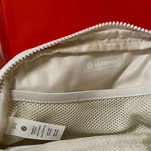 Lululemon Everywhere Belt Bag NWT white opal - Picture 12 of 15